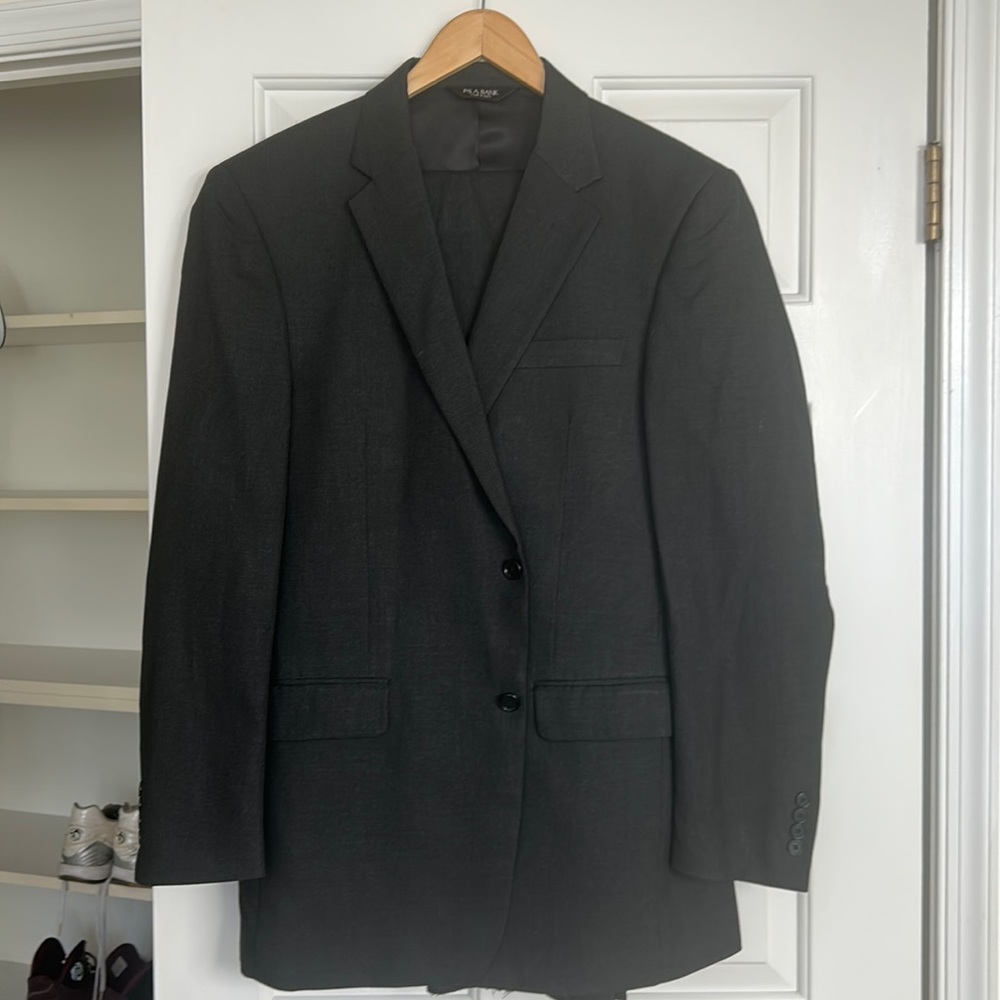 REDUCED! NWT Jos A Banks suit in black grey blend.